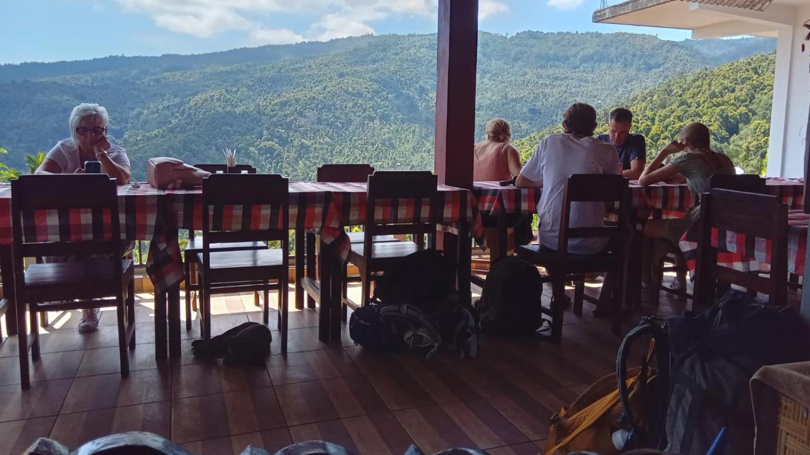 Aris Homestay And Warung Made Munduk Buitenkant foto