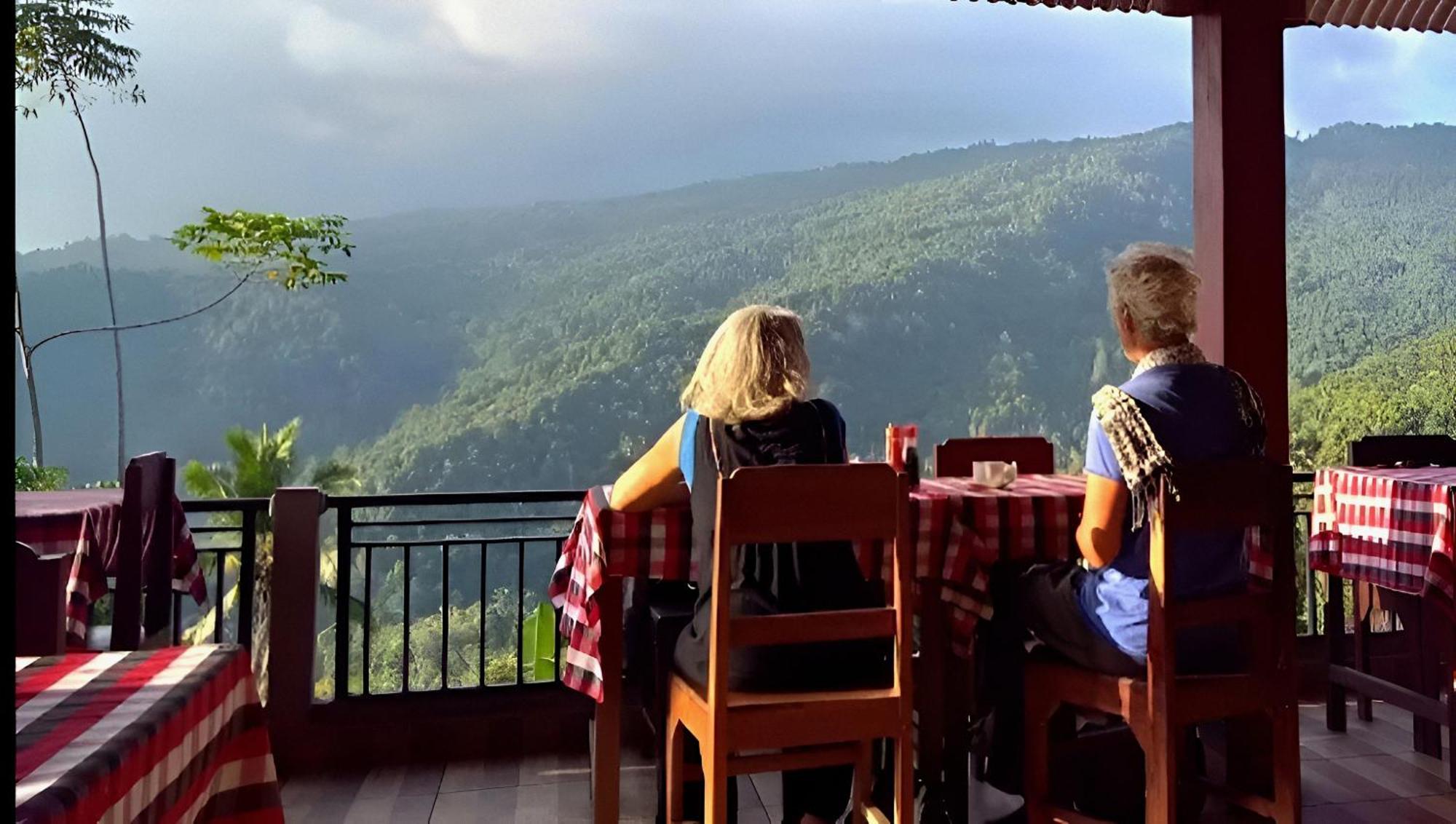 Aris Homestay And Warung Made Munduk Buitenkant foto